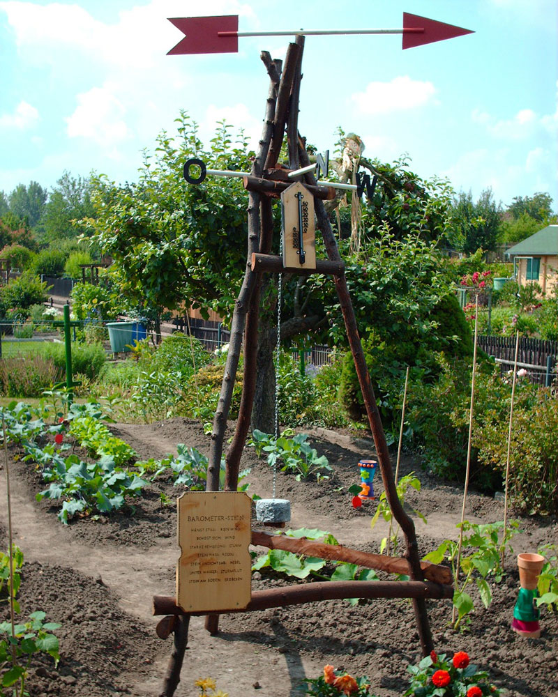 Selnstgebauter Barometer-Stein der Gartenanlage