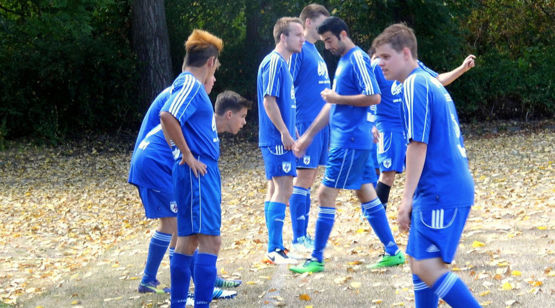 Fußballtraining des SV Turbine Krottorf mit gemischten Kulturen